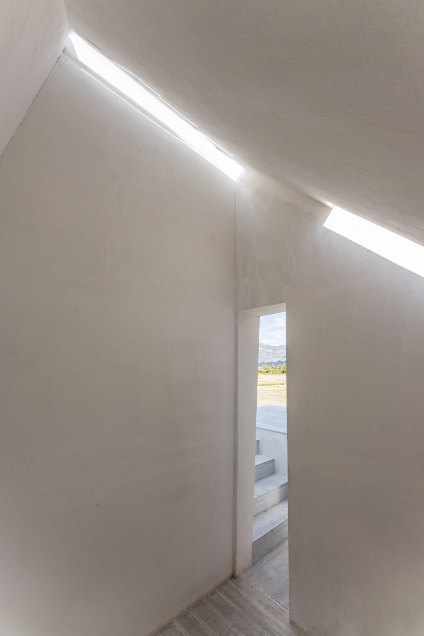 Concrete Pavilion by Lin Architecture in rural China