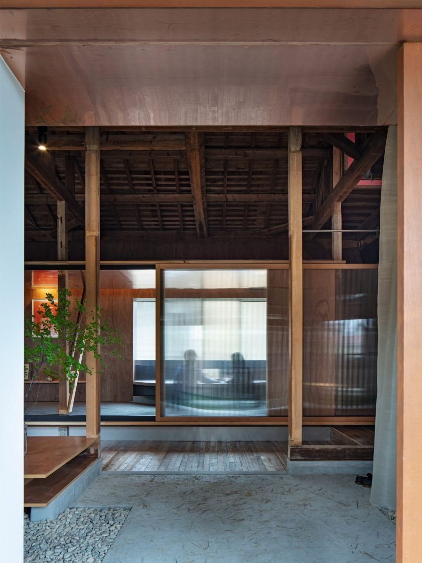 House in Toyama by NYAWA