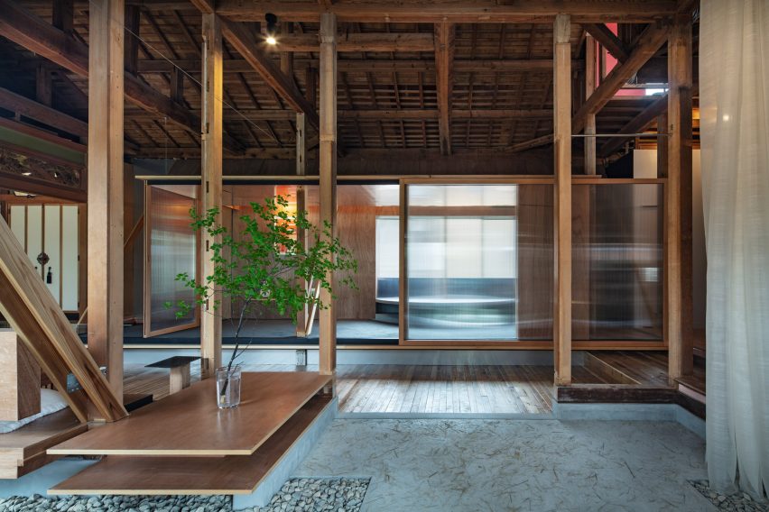 House in Toyama by NYAWA