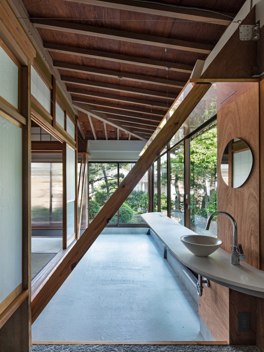 House in Toyama by NYAWA