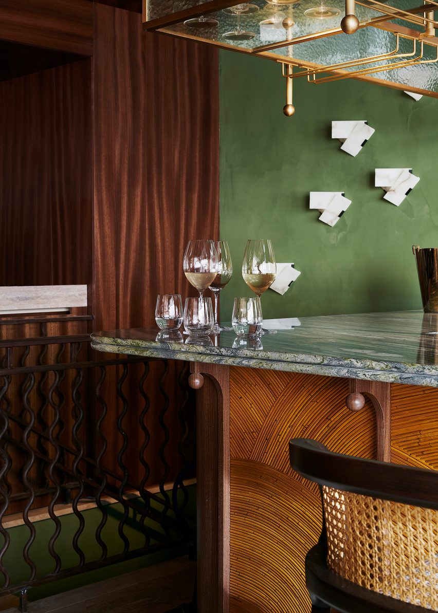 Bar with green wall behind in Fogo