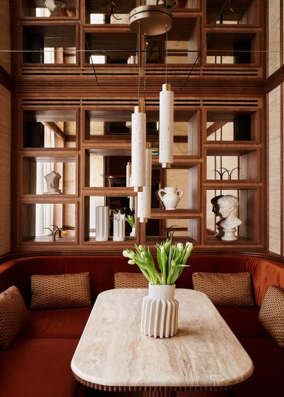 Oka Fogo alcove dining space
