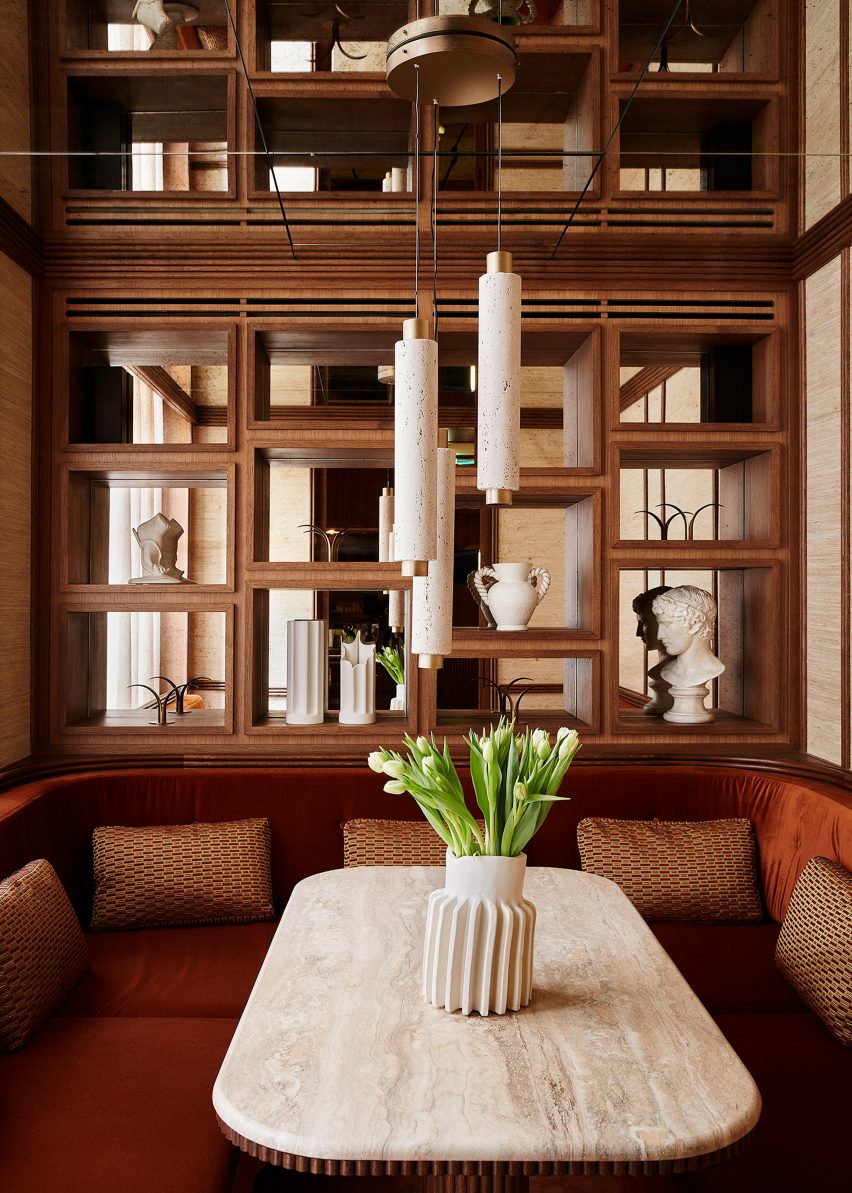 Oka Fogo alcove dining space