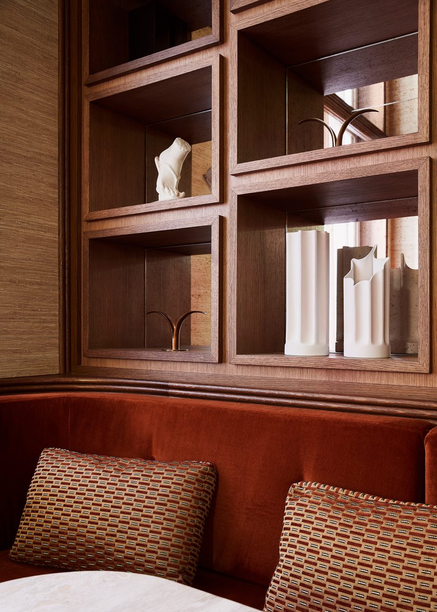 Oka Fogo alcove dining space