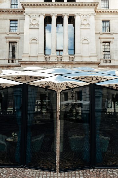 Mirrored stainless steel roof at old war office in Whitehall