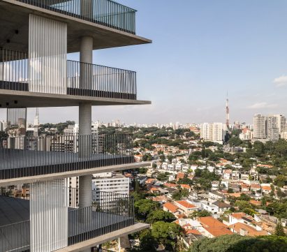 Corner balconies at Onze22 tower by Triptyque