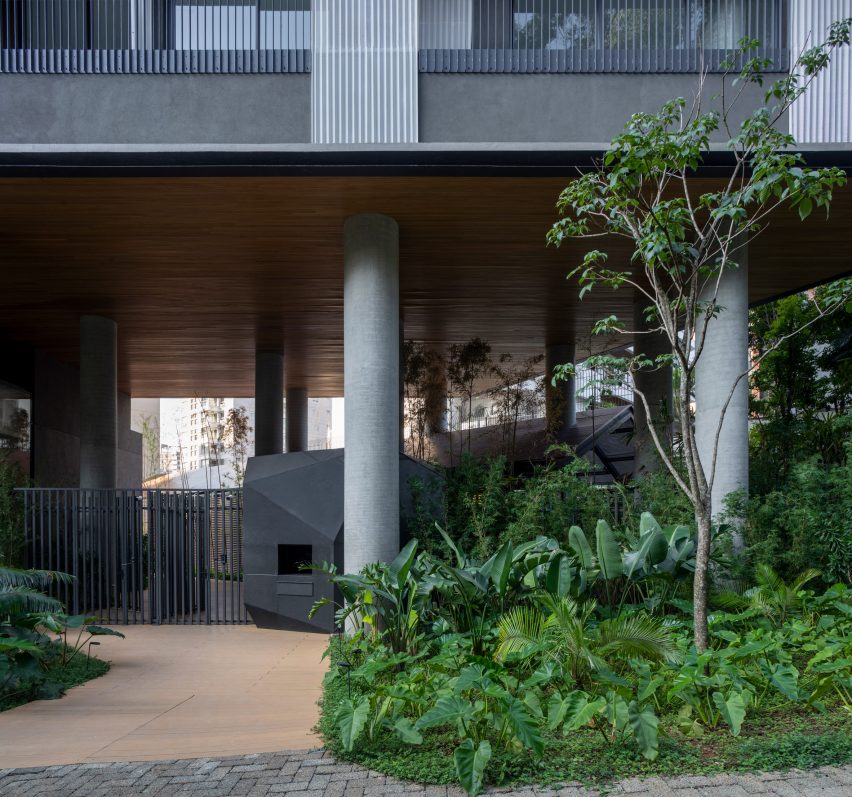 Onze22 tower by Triptyque