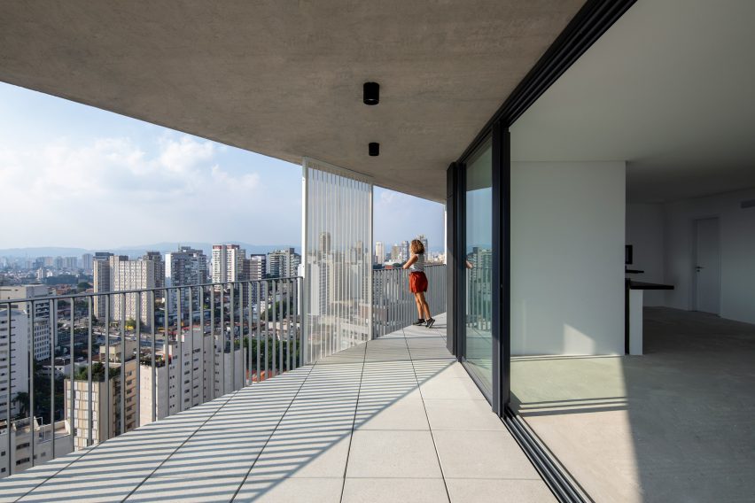 Onze22 tower by Triptyque