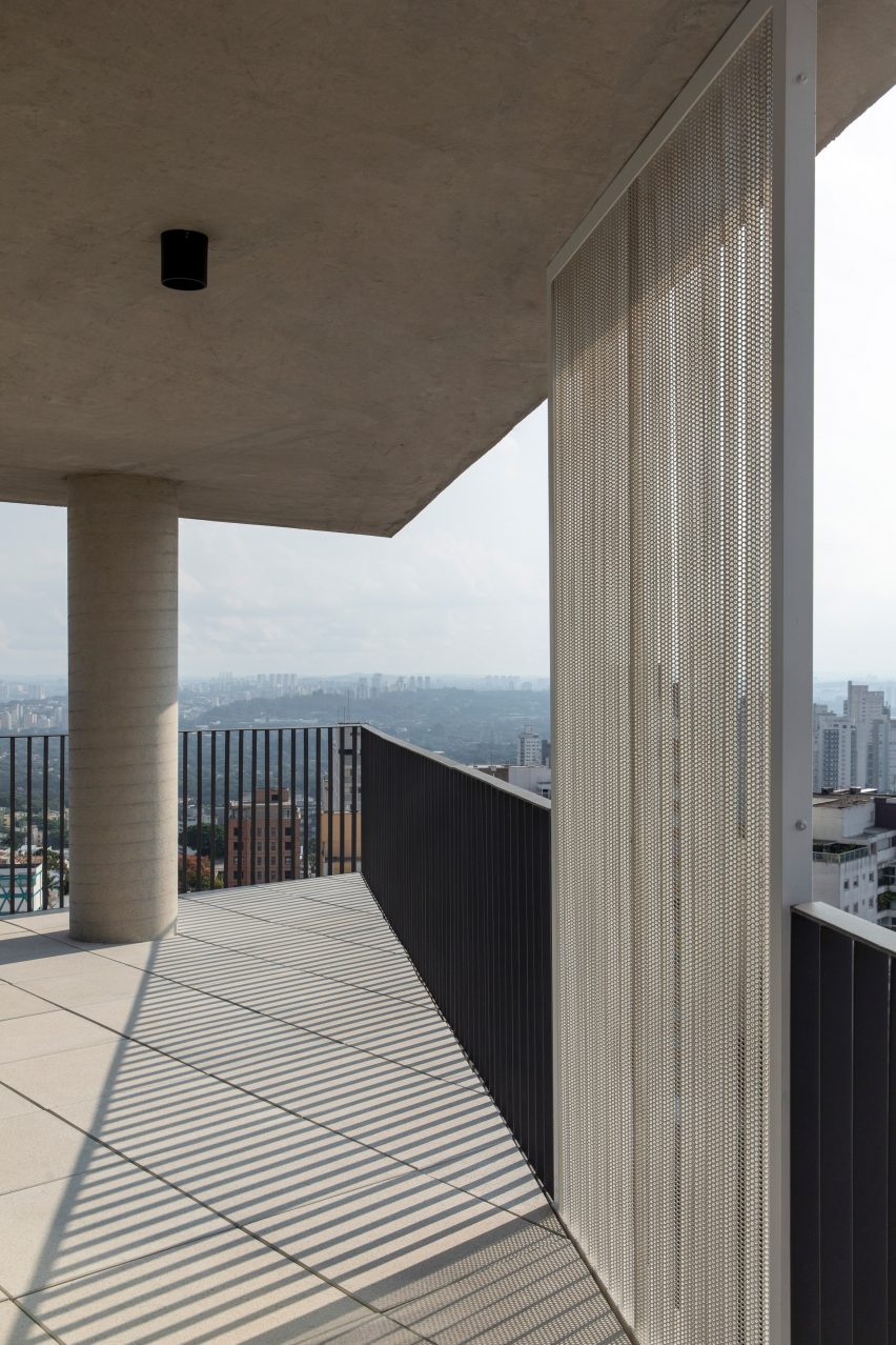 Onze22 tower by Triptyque