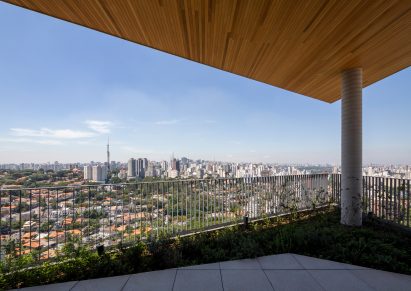 View from balcony at Onze22 tower by Triptyque