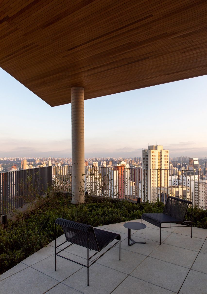 Onze22 tower by Triptyque
