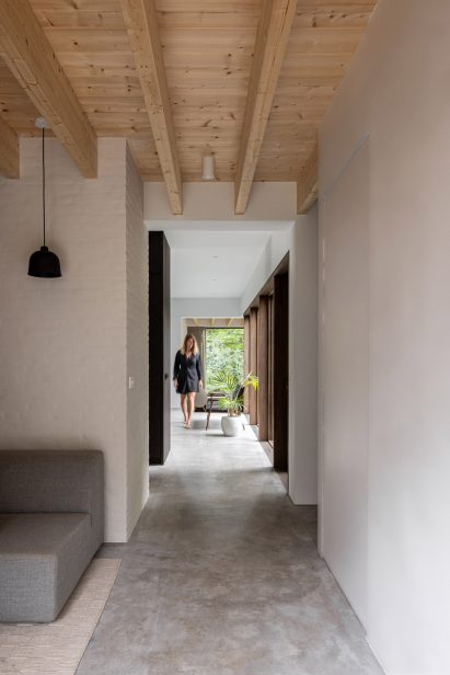 Corridor inside Open Park Villa by i29