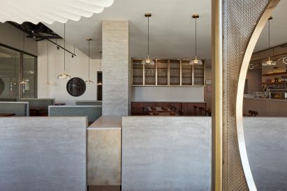 Restaurant interior with walls and screens of different heights and thickness