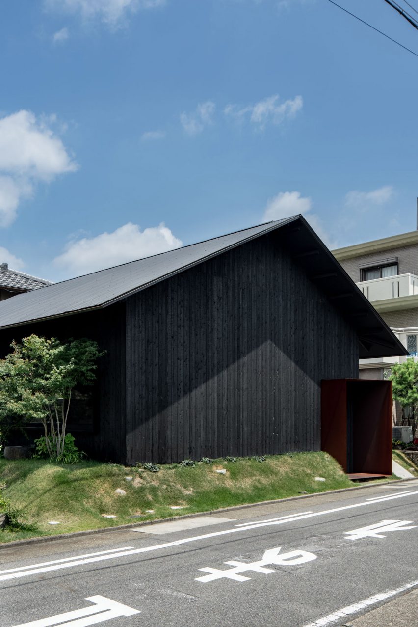 Yamaguchicho House in Japan by Slow