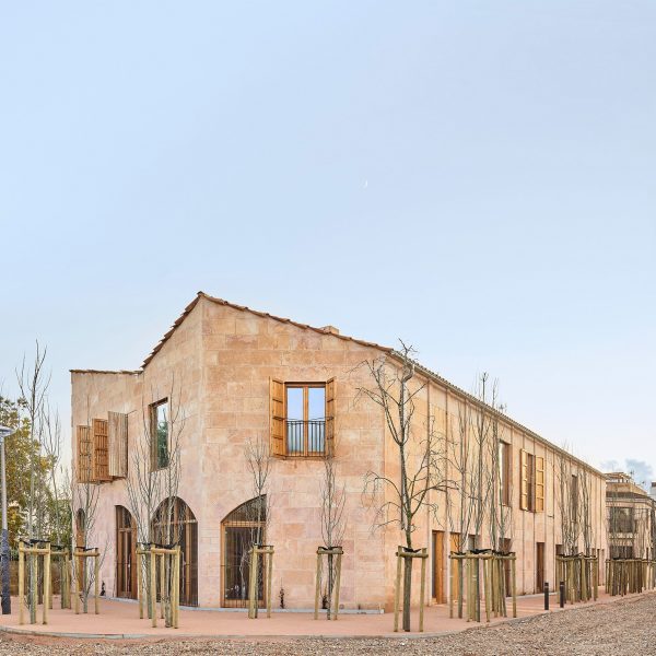 Stone facade of 8 Social Dwellings by IBAVI in Palma de Mallorca