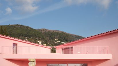Pink villa Domaine de la Rosa for Lancôme by Nem Architectes
