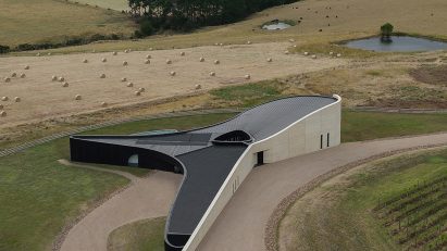 Sculptural Peninsula House in Melbourne by Wood Marsh