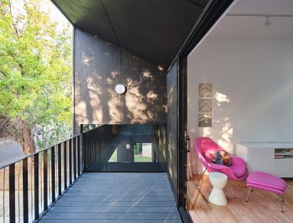 Living room that opens onto deck