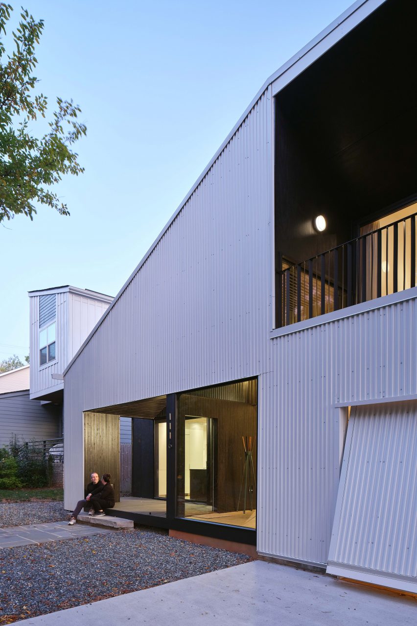 House in North Carolina with large windows and glass doors
