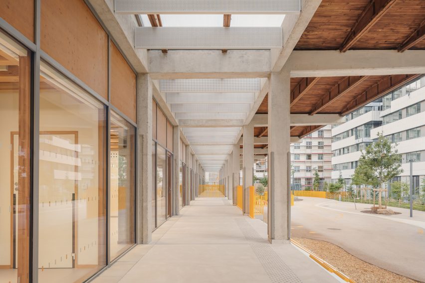 School with a concrete structure and perforated brick walls
