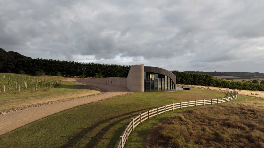 House in Melbourne with a sinuous shape