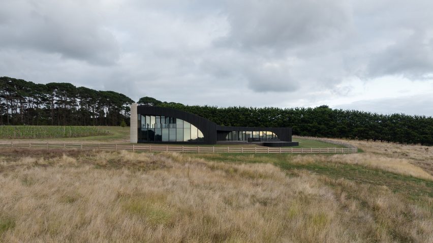 Peninsula House in Melbourne with charred timber walls