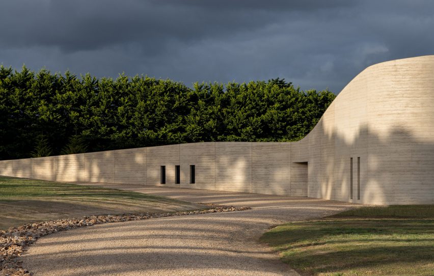 Rammed earth exterior of Peninsula House by Wood Marsh