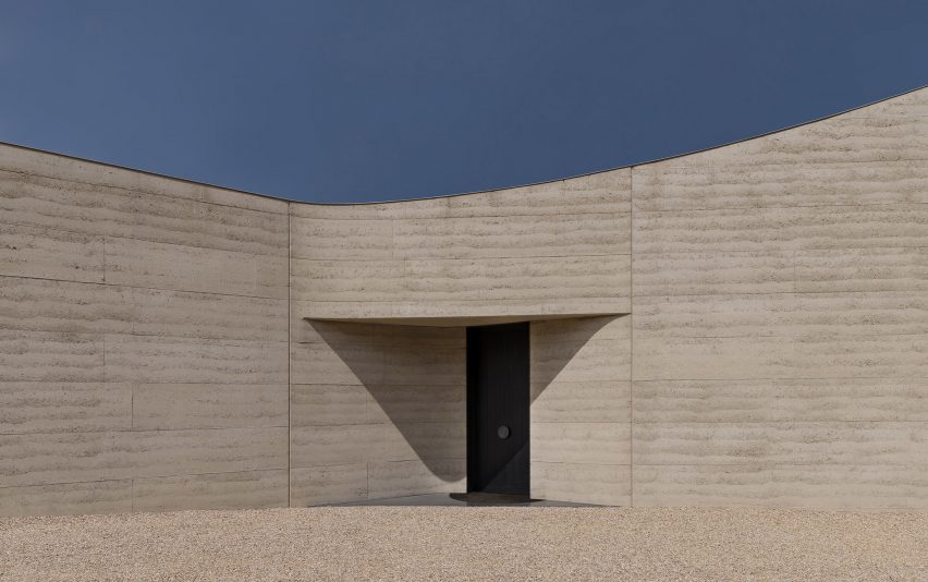 Rammed earth wall of a house in Melbourne by Wood Marsh