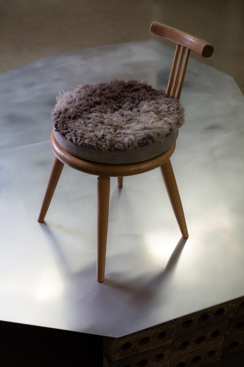Chair by the Long Confidence