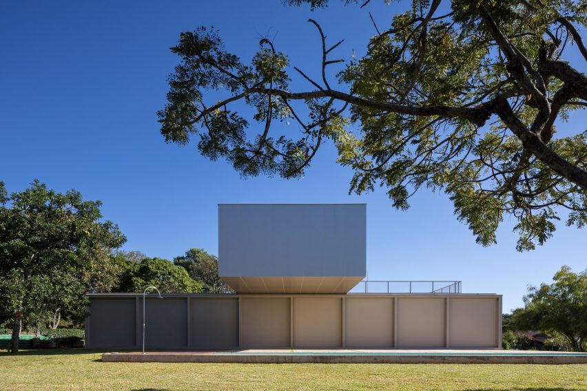 A residence in Brazil with movable screen