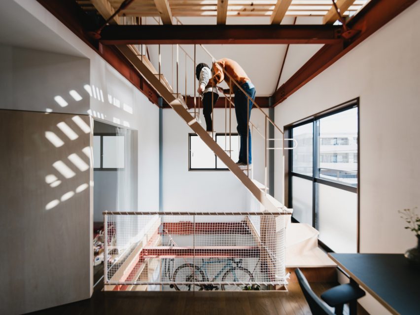 House in Hattori-tenjin by Akio Isshiki Architects
