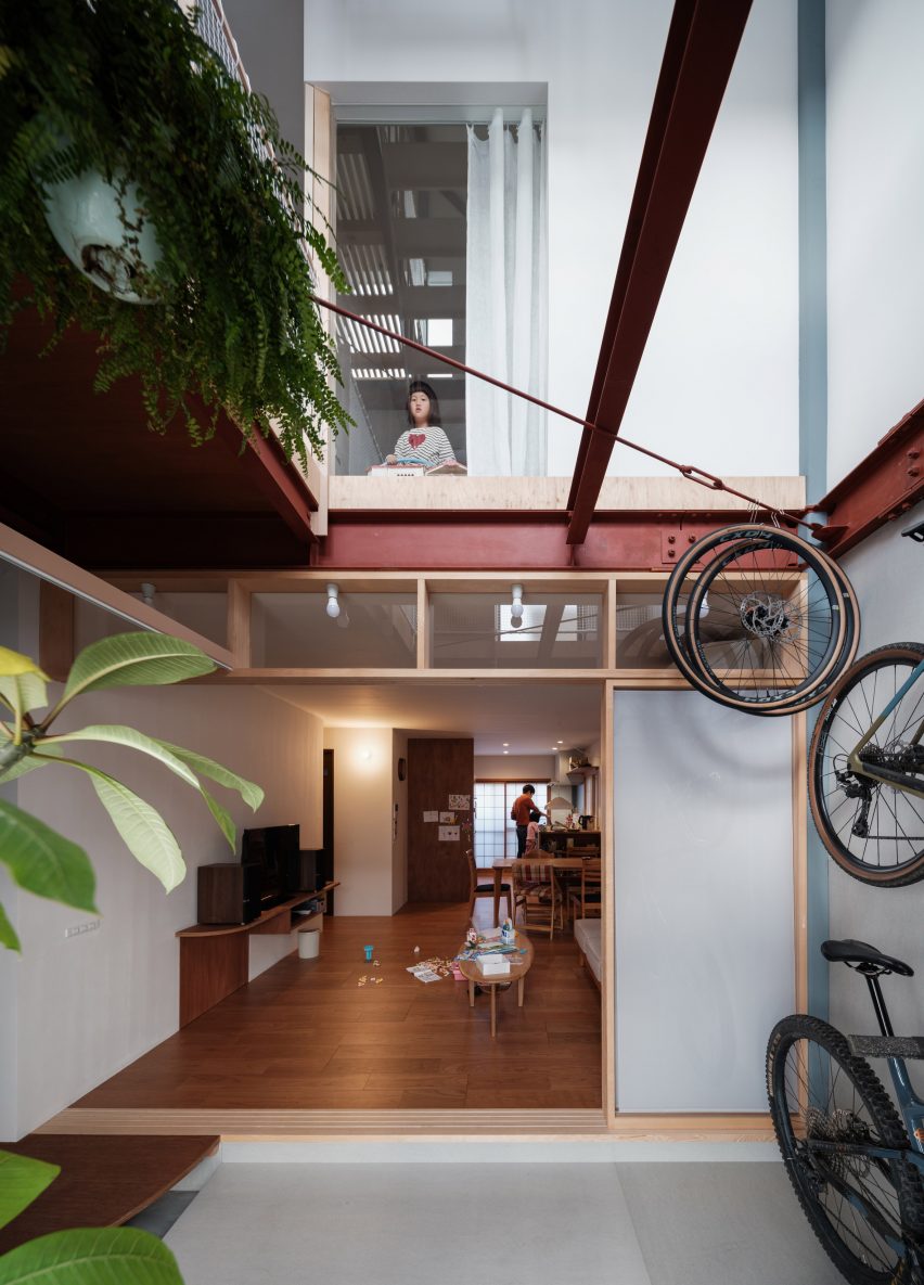 House in Hattori-tenjin by Akio Isshiki Architects