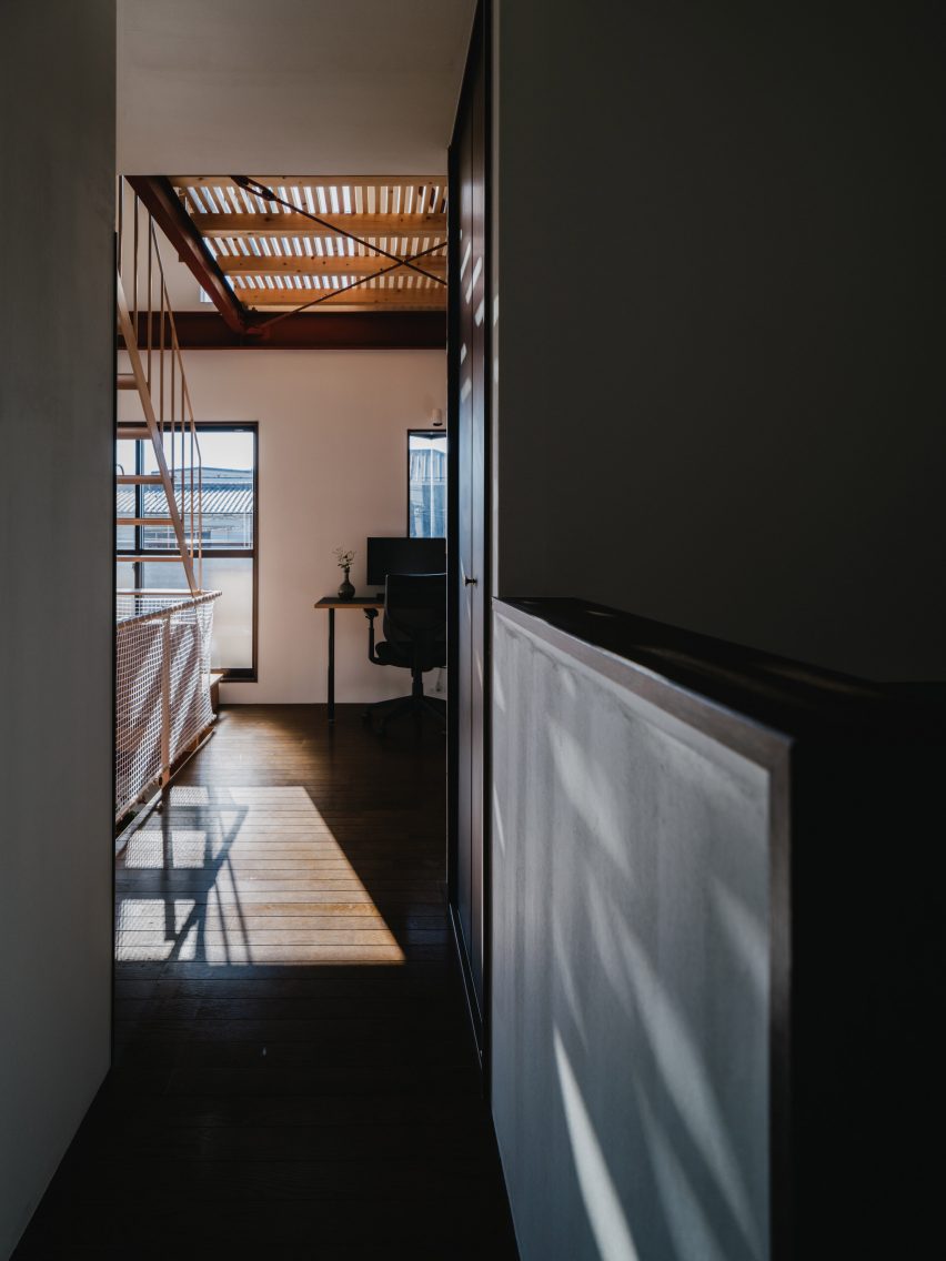 House in Hattori-tenjin by Akio Isshiki Architects