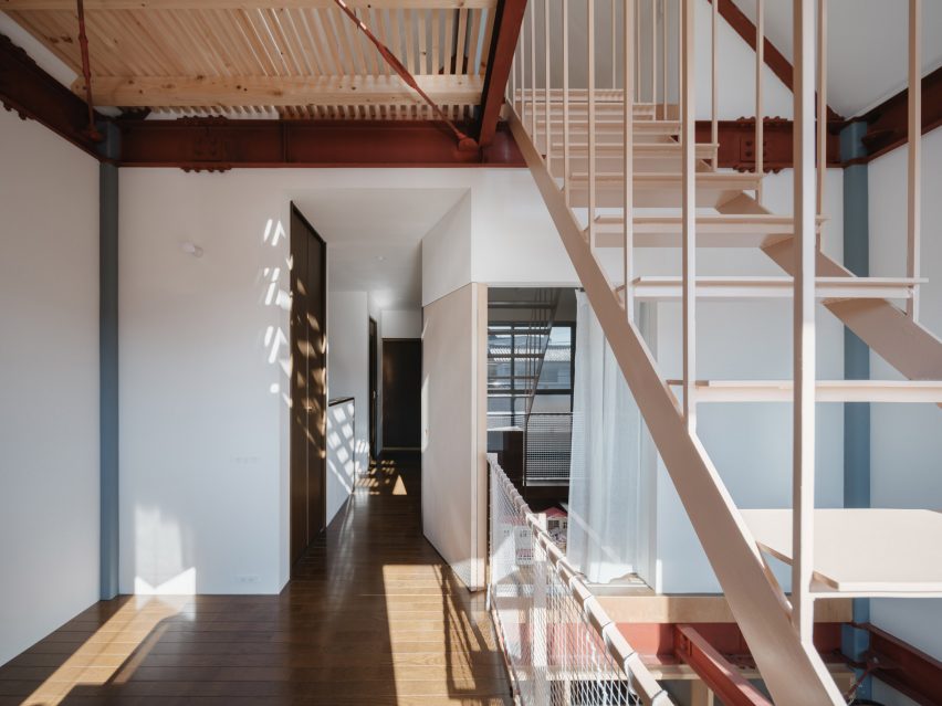 House in Hattori-tenjin by Akio Isshiki Architects