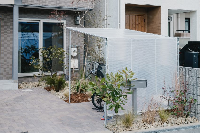 House in Hattori-tenjin by Akio Isshiki Architects