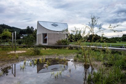 Concrete house in South Korea by AOA Architects