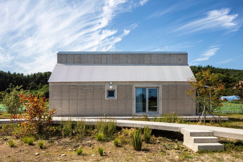 Concrete dwelling by AOA Architects