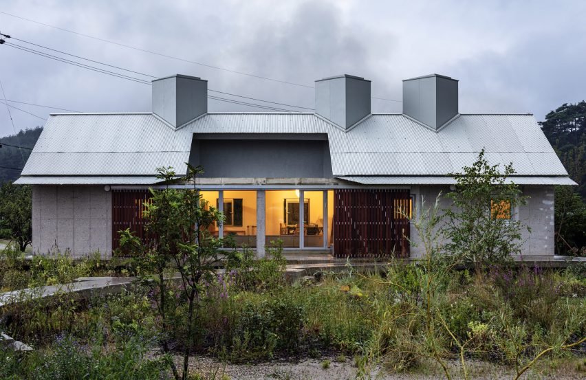Concrete house in South Korea by AOA Architects
