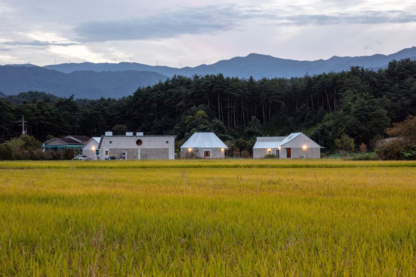 Hoji Gengneung houses by AOA Architects
