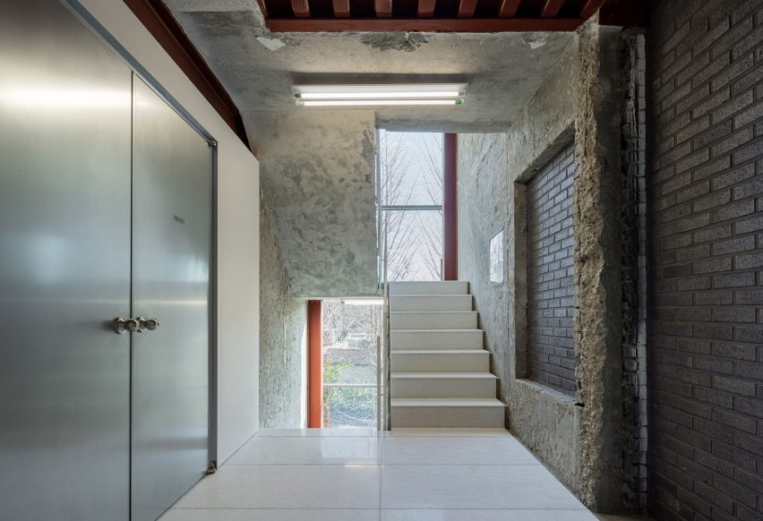 Arario Gallery by Schemata Architects