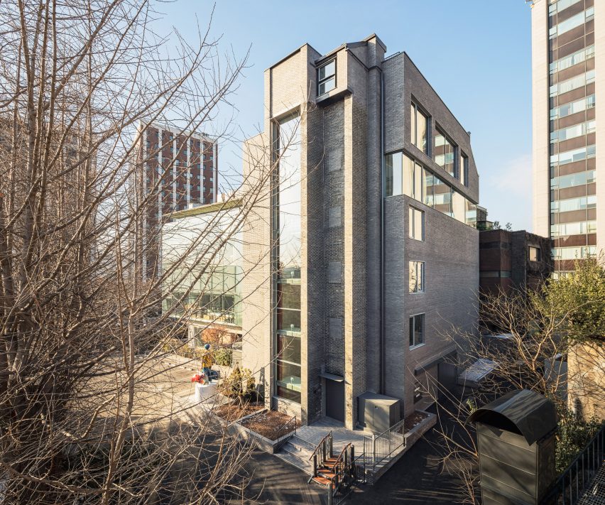 Exterior of the Arario Gallery in Seoul by Schemata Architects