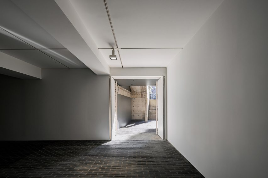 Arario Gallery by Schemata Architects