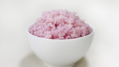 Photo of pink-hued "beef rice" by Yonsei University researchers piled high in a white bowl