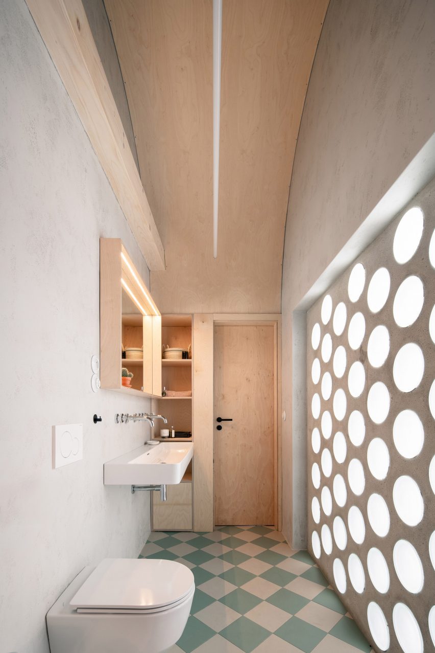 House in Kutná Hora by Byró Architekti