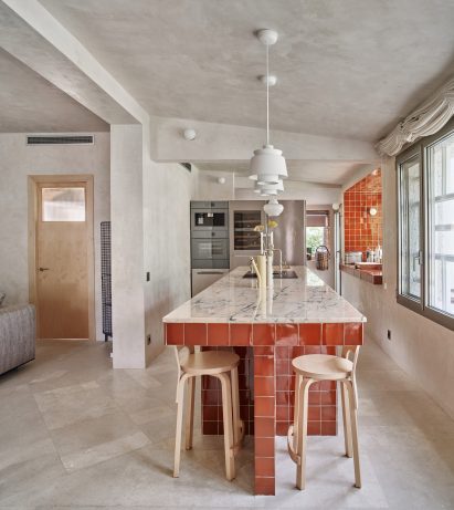 Casamontesa house kitchen island