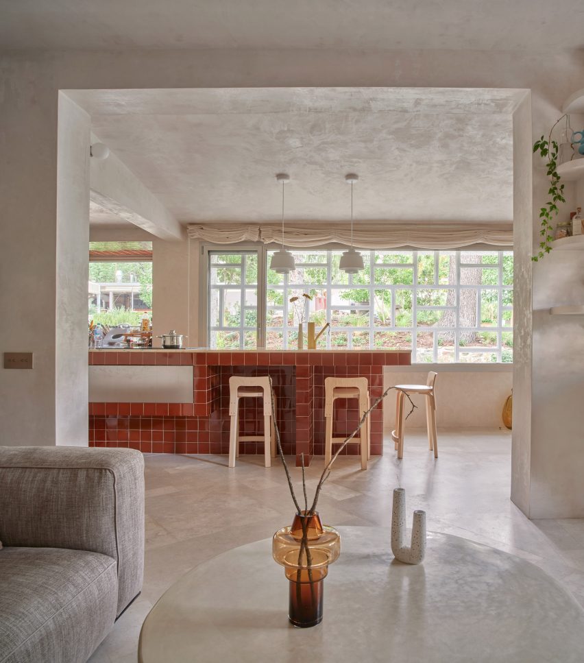 Casamontesa house with handmade tiles