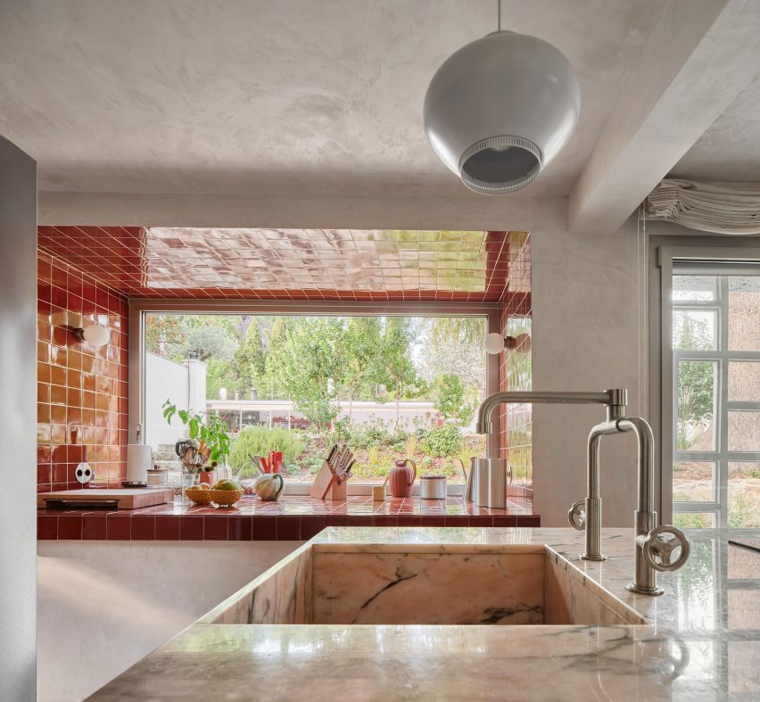 Casamontesa house kitchen island