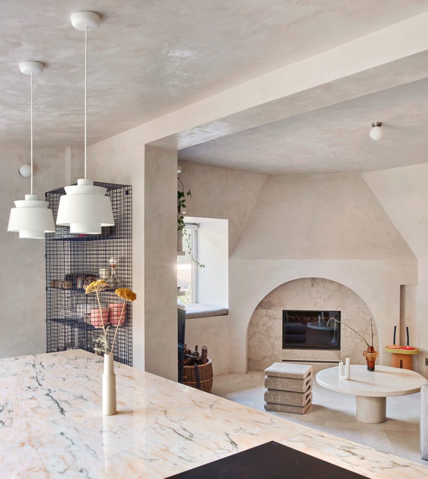 Casamontesa house with arched fireplace