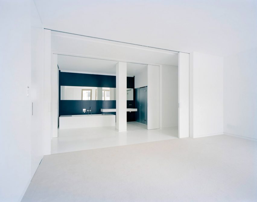 Corian Solid Surface range used across kitchen countertops in a Berlin apartment