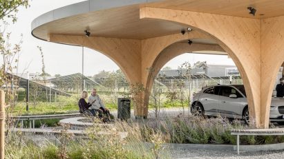 Charging station for electric vehicles